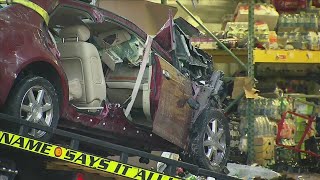 Driver dies after crashing into Publix in Hollywood