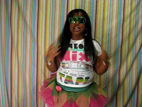 NICKI MINAJ ITTY BITTY PIGGY - YouTube