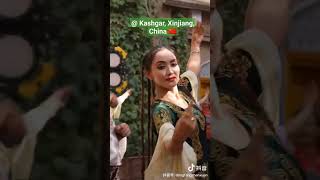 中国新疆喀什古城之维族、塔族、柯族歌舞表演/China-Xinjiang region-Kashgar old city: Uyghur-Tajik-Kyrgyz music \u0026 dance show