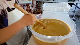 SABÃO DE ÓLEO DE FRITURA MATRIZADO COM CORANTE SAL, DEZENFETANTE, AGUA SANITÁRIA,E DETERGENTE