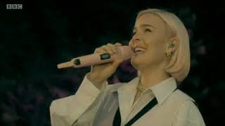 Anne-Marie perform \