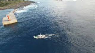 喜界島-朝日と漁船(飛行許可・承認取得済)