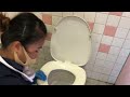 トイレの便座裏についた黄ばみや尿石をキレイに落とします！