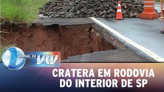 Cratera se abre em Rodovia do interior de São Paulo