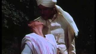 Uphaar - Mere Jootey - Jaya Bhaduri & Swarup Dutt - Bollywood Romantic Scenes