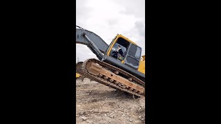 WOW women driver excavator 2021