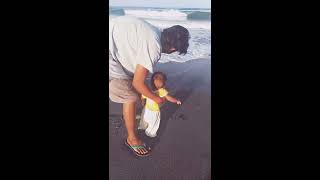 My little Xamu enjoying the beach.😀🤩😆