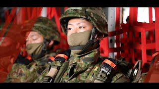 【陸上自衛隊】第一空挺団 日米共同の空挺降下訓練 | Japanese force performs paratrooper training with U.S. Air Force C-130J