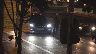 Mann hält PKW auf Straße an - Polizist zieht Waffe am Bonner Bertha-von-Suttner-Platz am 05.09.18