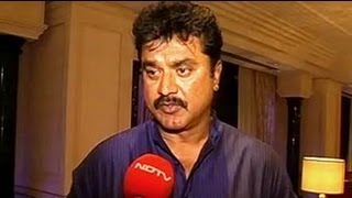 Actor Sarathkumar collects blankets for people battling cold