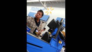 A bad customer service at Walmart Mal servicio al cliente video 13