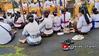 TARI DEDARI ODALAN DI PURA PUCAK SARI @wiewiek_chanel