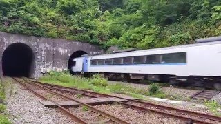 【秘境駅】JR北海道室蘭本線小幌駅 DF200系貨物列車＆ｷﾊ183系特急北斗9号 爆煙 迫力の高速通過映像