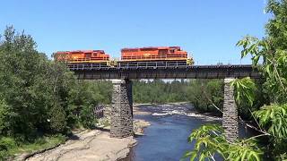 Convoi de la CFQG sur le pont ferroviaire de Pont-Rouge, en route vers Québec.