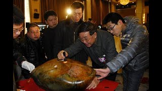 天价和田玉籽料，枣红皮克价20万？