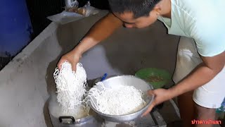 ทำอาหารเมนูก๋วยจั๊บ(ເຂົ້າປຽກເສັ້ນ)สูตรบ่าวหมีรอบดึกๆไปดูกัน《》ເຮັດອາຫານເມນູເຂົ້າປຽກເສັ້ນ( ก๋วยจั๊บ)