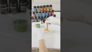 Start your resin and mica powder color mixing craft with this tutorial! 👩‍🎨 #resiners