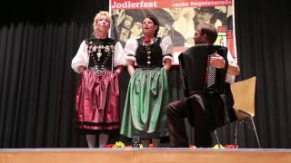 Jodelduett Andrea Haffa-Zihlmann und Claudia Diem mit Daniel Bösch - Jodlerfest Gossau 2016