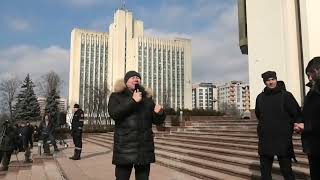 17 леев стоит обед школьника в Молдове. Коррупционеры борятся с коррупцией.