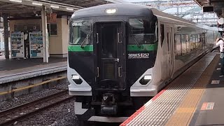 E257系5500番台ОM-53編成が回送電車として大宮駅7番線に入線到着停車するシーン(回????M)