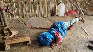 After the efforts of mother and child, they finally had water to use - Vàng thị tồng