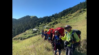 雪山神龍~側拍阮姐 MIT Taiwan Chronicle Members Behind The Scenes Before The Top of Mount Syue (3886m).