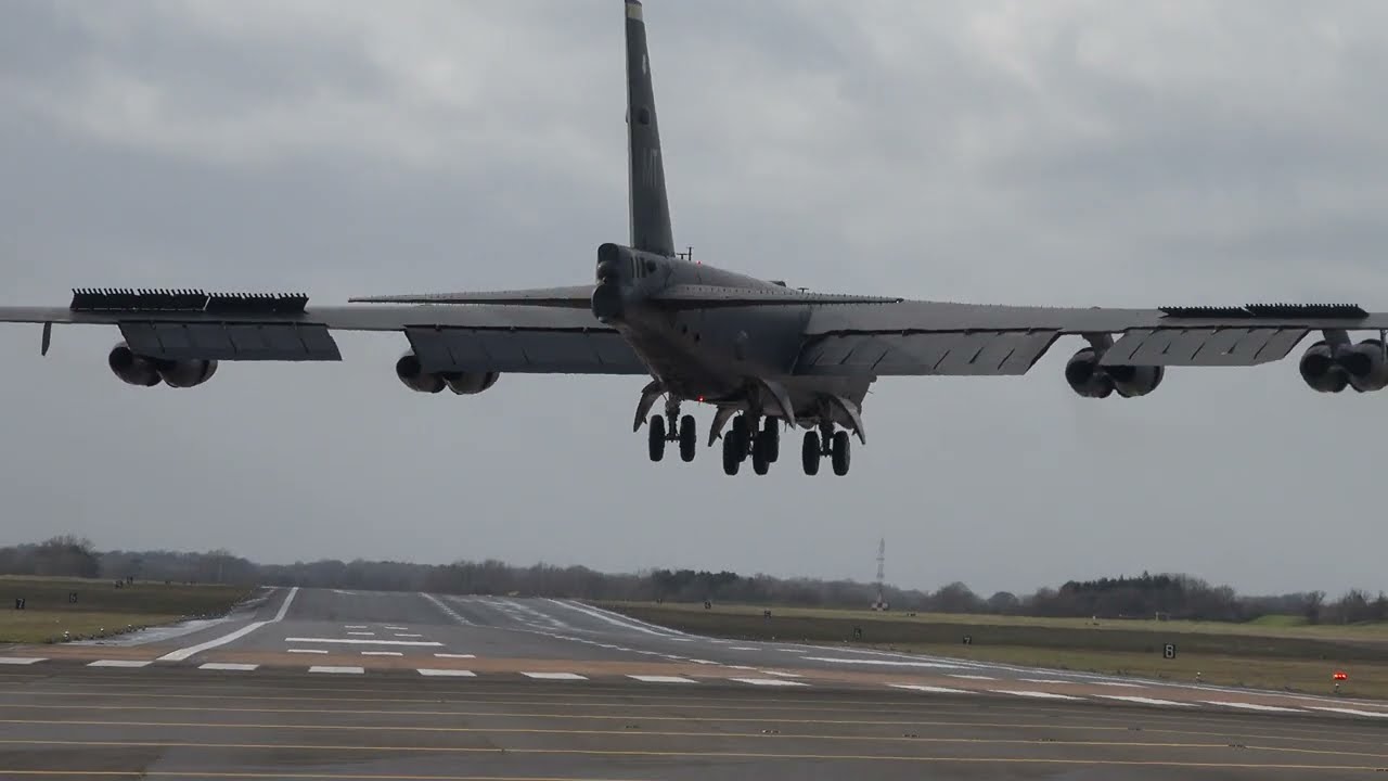 B-52 Arrivals During Gale Force Winds Storm Eunice RAF Fairford 18/02 ...