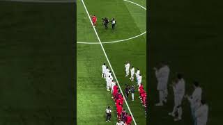 MAGNIFIQUE ! Le public de Bernabeu, les joueurs du Real et de Seville rendent hommage à  Jésus Navas