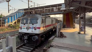 22113 Mumbai (LTT) - Kochuveli Superfast hauled by a Lallaguda WAP-7