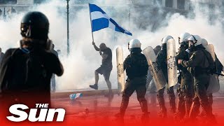 Police fire tear gas \u0026 water cannon anti-vax protesters in Greece