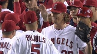 HOU@LAA: Weaver fans five in complete game