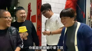 家里结婚办喜事，朋友伙计们要讹红包，吓得一圈亲戚都不敢来了