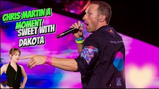 Moment special sweet of Chris Martin and Dakota Johnson at Coldplay's concert