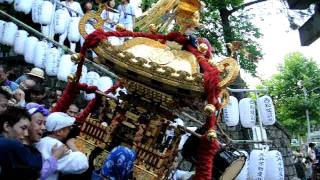 平成23年　品川神社　北の天王祭　町大人神輿神社男坂階段下り