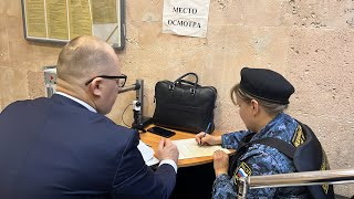 Пристав по ОУПДС запрещает юристу Таташвили Д.Г. вести видеосъёмку в здании суда!