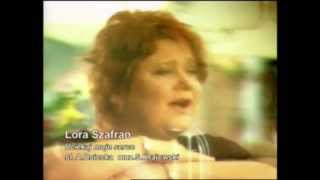 Lora Szafran -\