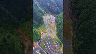 Mountain Road with Eighteen Bends 山路十八弯