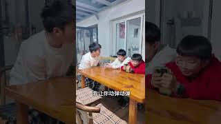 【田姥姥 Grandma Tian】讓妳動彈動彈，就是換個地方玩手機 #搞笑 #funny#shorts