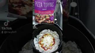 #pizza #roticanai #airfryer 小孩最爱~ pizza ~ 🍕的午餐就搞定啦 ~ 😀不面，不和面。气炸就可以了超级简单。😀