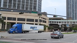 Blue Freightliner Cascadia | Swift in The City Truckspotting 51223