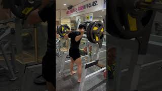 헬린이 스쿼트(130kg 1방) #shorts #운동 #스쿼트 #헬스