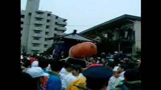 田縣神社・豊年祭 街を練り歩く巨大男性器