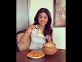 actress shilpa shetty eating jalebi and makhan malai