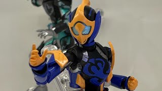 【魂ネイションズ東京】S.H.Figuarts 仮面ライダージャンヌ コブラゲノム\u0026ラブコフ クジャクゲノム サンプル展示