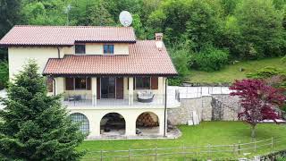 Villa indipendente con vista lago