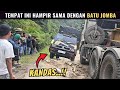 Truk Trailer Bermuatan Kandas, Mobil Kesulitan Lewat Pada Patahan Jalan Dekat Batu Jomba