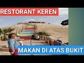 MAKAN SIANG DI GURUN PASIR AGAFAY YANG TANGGANYA WARNA WARNI