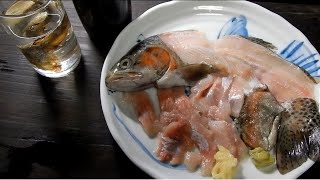 釣った天然３７ｃｍ虹鱒の刺身！！岩魚の骨酒でどうぞ