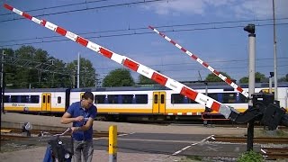 Spoorwegovergang Alkmaar // Dutch railroad crossing