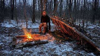 Bushcraft Winter Camping in Snow | Building Survival Shelter